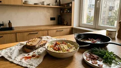 Pasta jajeczna z twarożkiem i bekonem w 20 minut: kremowa, ale z chrupiącym akcentem