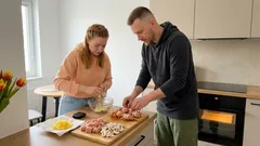 Kolacja na Dzień Kobiet: 4 proste dania, które wyglądają odświętnie i nie rujnują budżetu