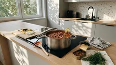 Nie masz pomysłu na obiad? Ekspresowa solianka z konserwy i ogórków robi robotę