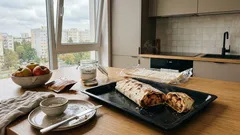 Strudel z jabłkami na lawaszu: szybki deser bez wyrabiania ciasta