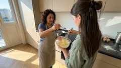 Mannik na śmietanie: szybki przepis na wilgotne ciasto z kaszy manny