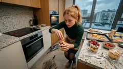 Deser à la napoleon w pucharku — chrupiące warstwy i krem ze skondensowanego mleka, gotowy w kilkanaście minut