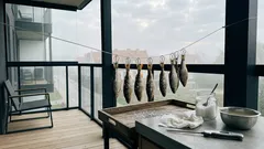 Jak wieszać ryby do suszenia: ogonem do góry czy głową? Prosta zasada bez goryczy