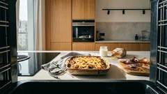 Wątróbka „po królewsku” z piekarnika – soczysta zapiekanka z warzywami i serową skórką (jest tu jeden prosty trik)