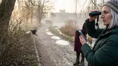 Czy „patrzenie w krzaki” trenuje mózg? Naukowcy sprawdzili to w MRI