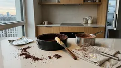 Tort bez pieczenia bez żelatyny: przepis na krem jedwabisty i stabilny spód z ciastek