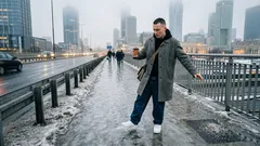 Gdy temperatura krąży wokół zera: skąd się biorą nagłe zwroty pogody i kiedy na drodze robi się naprawdę ślisko