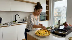 Sałatka Słonecznik z kurczakiem i pieczarkami – przepis krok po kroku