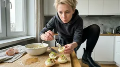 Jajka faszerowane ze śledziem, które znikają jako pierwsze: prosty przepis krok po kroku