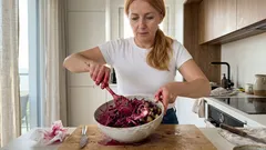 Sałatka z buraków i ogórków kiszonych, która znika pierwsza ze stołu