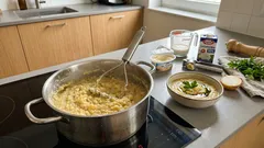 Zupa krem z ziemniaków bez blendera: aksamitny efekt w 20 minut