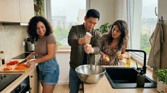 Chrupiąca sałatka z daikonu z marchewką i cytrynowym dressingiem w 15 minut