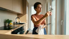 Kiedy wyrzucić stare sztućce? 6 sygnałów, że rysy i wżery to już problem higieniczny