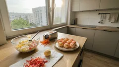 Kulki z paluszków krabowych z jajkiem i serkiem topionym – szybka przekąska na imprezę