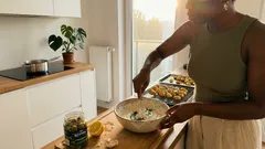 Jogurtowy sos tatarski bez majonezu – szybki przepis na lekki tatar