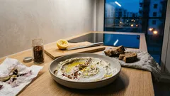 Meze z pieczonego bakłażana z jogurtem – prosty przepis na dip jak z restauracji