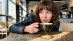 Psychologiczny nawyk ciekawości w rozmowie: pytania i granice, po których ludzie chcą wracać