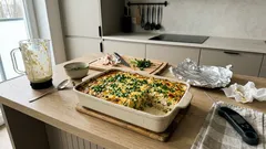 Delikatna zapiekanka z kurczaka i groszku z blendera, gotowa bez stania przy patelni