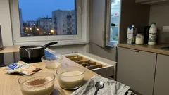 Jak przygotować kawowy deser z riażenką i mlekiem pieczonym, który tężeje w mig