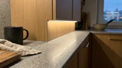 Oświetlenie warstwowe w domu: 7 pomysłów, które zastępują ciężki żyrandol