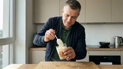 Desery w szklance bez pieczenia: 3 ekspresowe warstwy gotowe w 5 minut