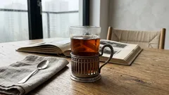 Gdy rodzic znów opowiada tę samą historię: jak reagować z taktem i spokojem