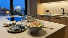 Leniwe sushi w misce: sałatka à la California i chrupiące nori